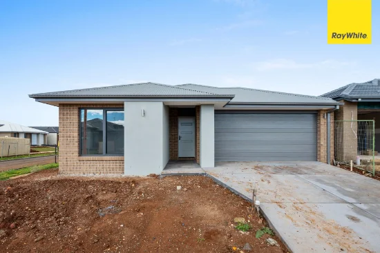 57 Hanover Circuit, Melton South VIC 3338-Image