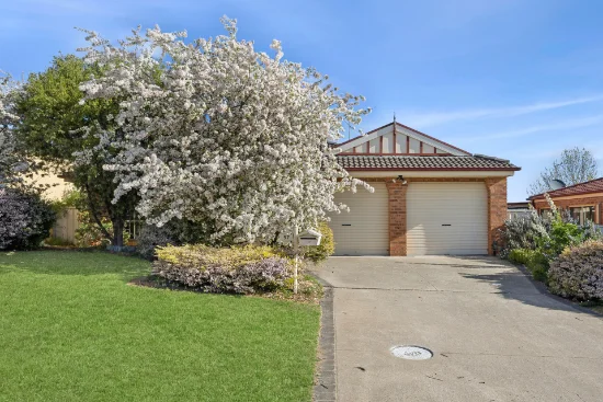 57 Thomas Royal Gardens, Queanbeyan, NSW 2620