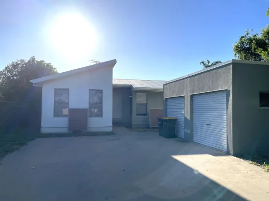 6 Batts Pl, Emerald, Qld 4720 - For Rent