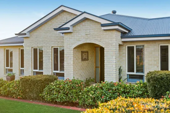 6 Bentley Court, Flinders View, Qld 4305