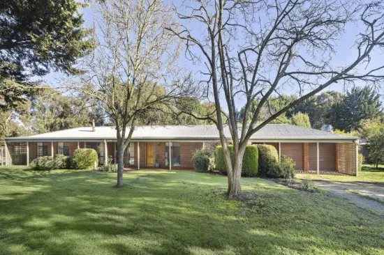 6 Bowkett Close, Romsey, Vic 3434