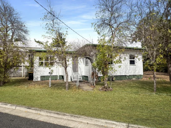 6 Davis Street, The Range, Qld 4700