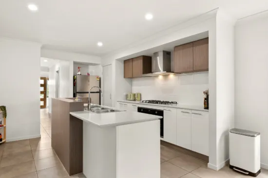 6 Daydream Crescent, Banya, Qld 4551