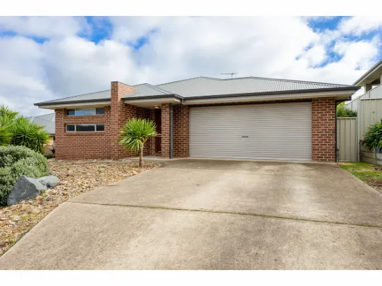 6 Dempster Place, Leneva, Vic 3691