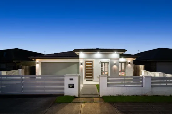 6 Dowie Drive, Claymore, NSW 2559