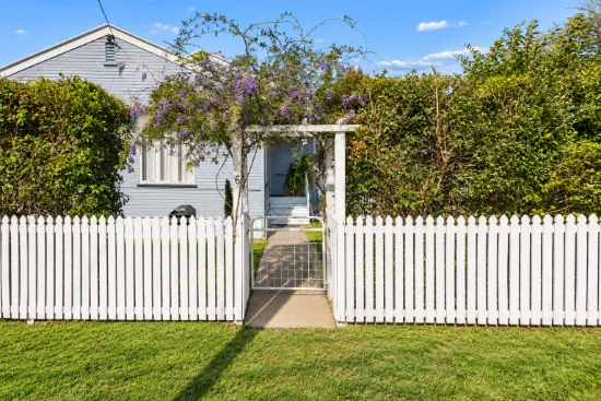 6 Elliott Street, Silkstone, Qld 4304