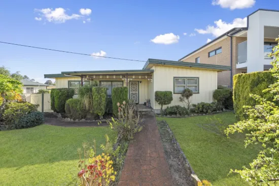 6 First Avenue, Macquarie Fields, NSW 2564