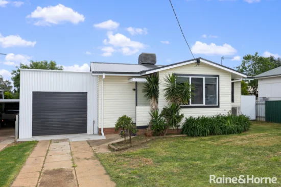 6 Gowrie Parade, Mount Austin, NSW 2650