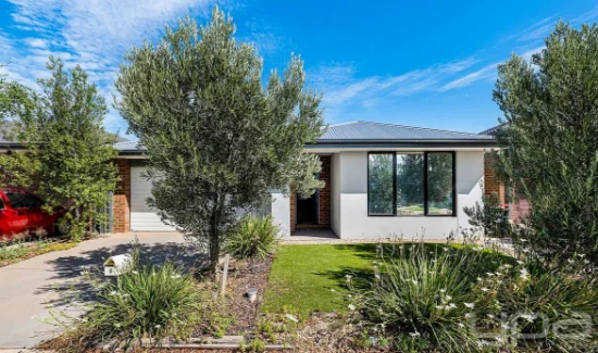 6 Guthrie Drive, Melton South, Vic 3338
