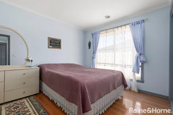 6 Lachlan Crescent, Roxburgh Park, Vic 3064-Image
