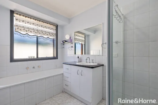 6 Lachlan Crescent, Roxburgh Park, Vic 3064-Image