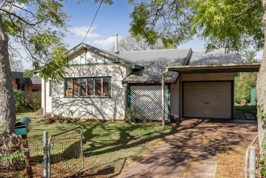 6 Merritt St, Harristown, Qld 4350