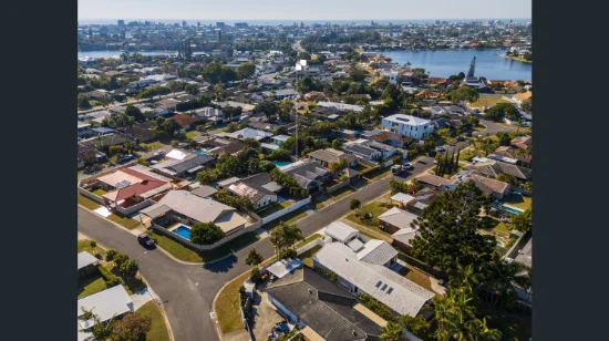 6 Wayfarer Ave, Mermaid Waters, Qld 4218 - For Rent