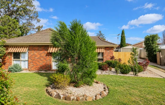 6 Yvonne Pl, Melton West, Vic 3337