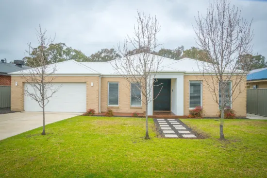 60 Oxford Drive, Thurgoona, NSW 2640