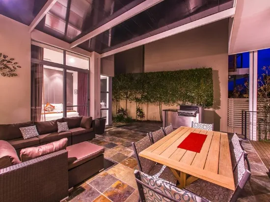 6070 Lugano Drive, Hope Island, Qld 4212-Image