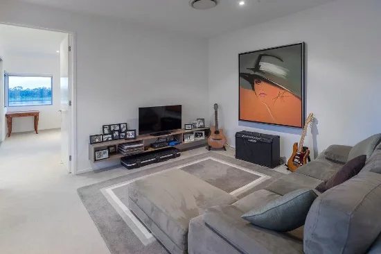 6070 Lugano Drive, Hope Island, Qld 4212-Image