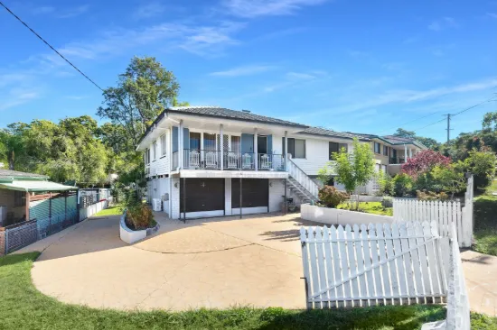 61 Yanderra Avenue, Arana Hills, Qld 4054