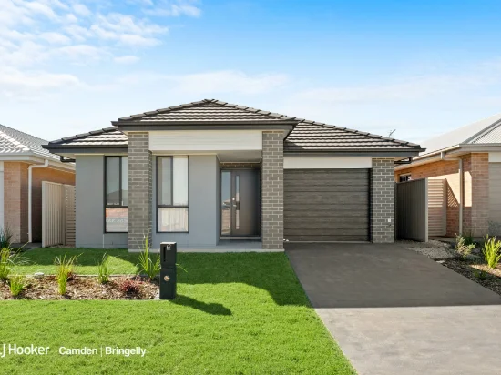 62 Battam Road, Gregory Hills, NSW 2557