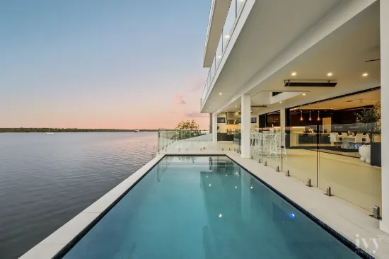 62 Knightsbridge Parade East, Sovereign Islands, Qld 4216