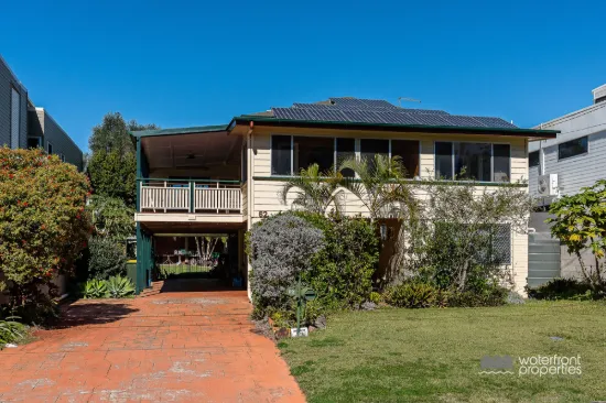 62 Oyster Point Esplanade, Scarborough, Qld 4020