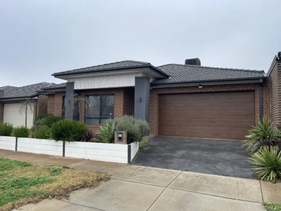 62 Roehampton Drive, Strathtulloh, Vic 3338