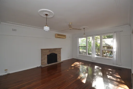 637 Pacific Highway, Wyoming, NSW 2250