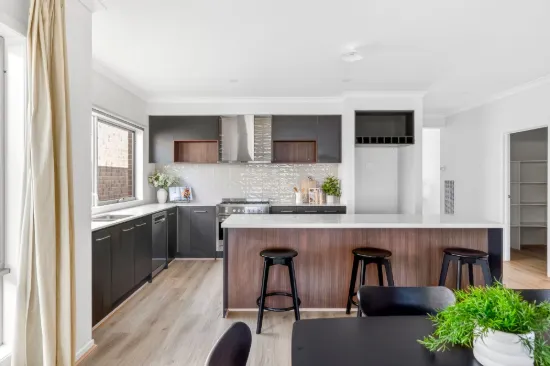 64 Tranquility Crescent, Armstrong Creek, Vic 3217