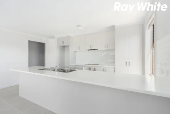 65 Pinnacle Drive, Pakenham VIC 3810-Image