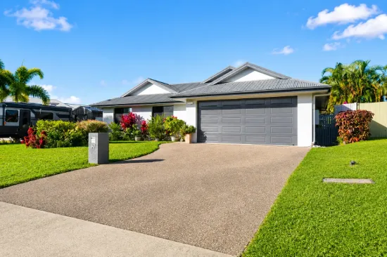 67  Hiillock Crescent, Bushland Beach, Qld 4818