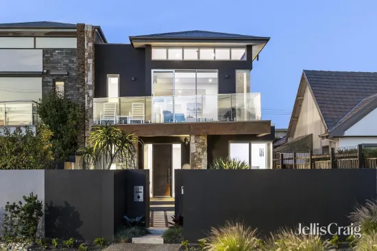 687 Esplanade, Mornington, Vic 3931
