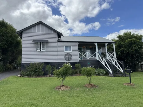 69 Newton Street, Monto, Qld 4630