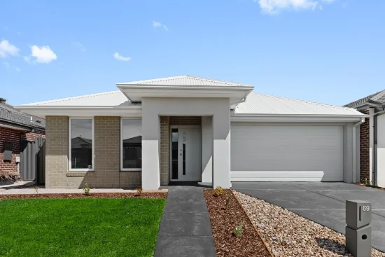 69 Walton St, Melton South, Vic 3338