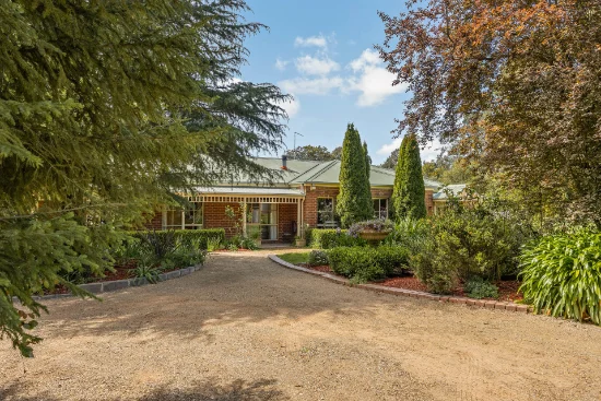 697 Bacchus Marsh Road, Bullengarook, Vic 3437