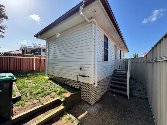 6a Oswald Crescent, Rosemeadow NSW 2560-Image