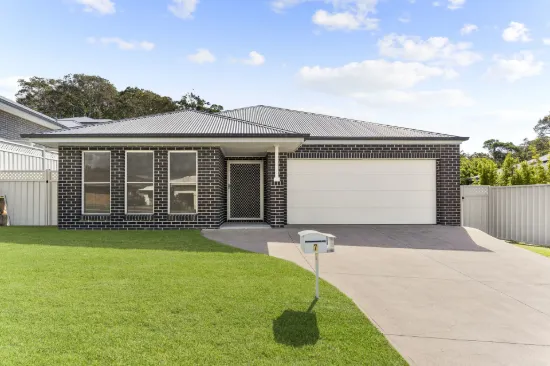 7 Adele Avenue, Wadalba, NSW 2259