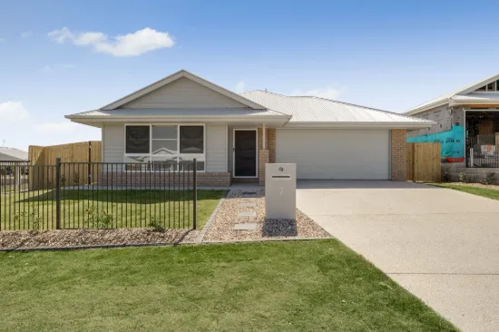 7 Bluebell Street, Glenvale QLD 4350-Image