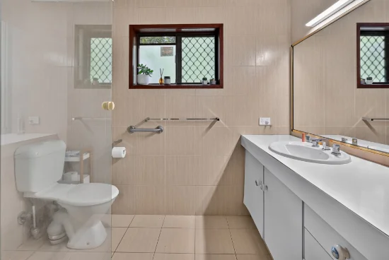 7 Brighton Parade, Southport, Qld 4215-Image