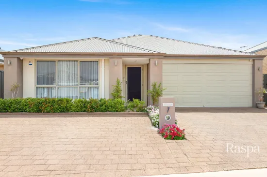 7 Carine Parade, Lake Coogee, WA 6166