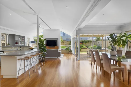 7 Chipperfield Court, Mosman Park, WA 6012