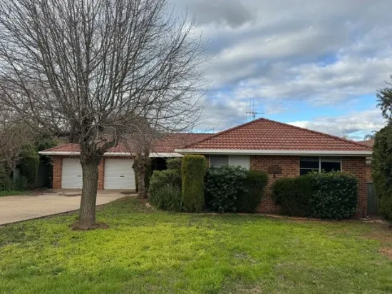 7 Cobden Place, Parkes, NSW 2870