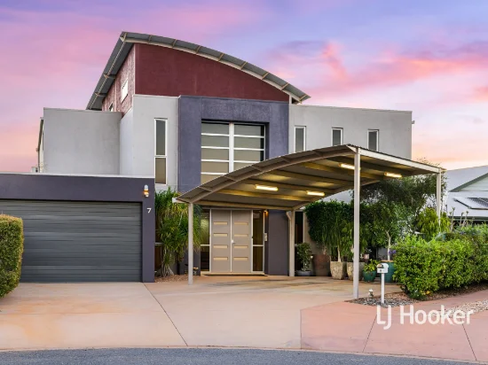 7 Coppock Court, Desert Springs, NT 0870