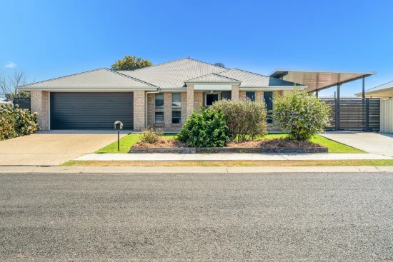 7 Easton Street, Emerald, Qld 4720