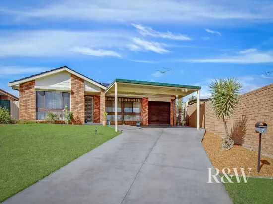 7 Eucumbene Place, St Clair, NSW 2759