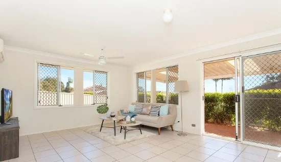 7 Evandale Court, Wattle Grove, NSW 2173