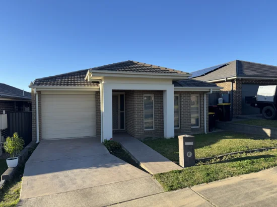 7 Flagship Ridge, Jordan Springs, NSW 2747 - For Rent