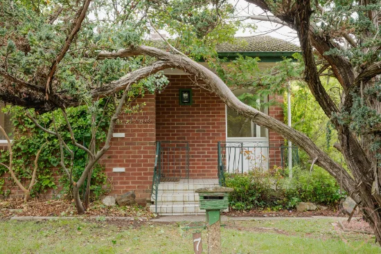 7 Gill Street, Lyneham, ACT 2602
