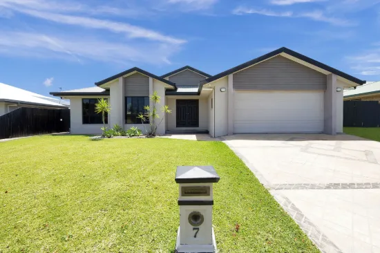 7 Gingham Street, Glenella, Qld 4740