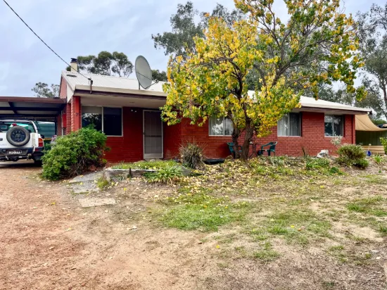 7 Gnowing Street, Wandering, WA 6308