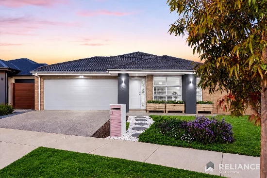7 Hampshire Avenue, Rockbank, Vic 3335 - For Sale